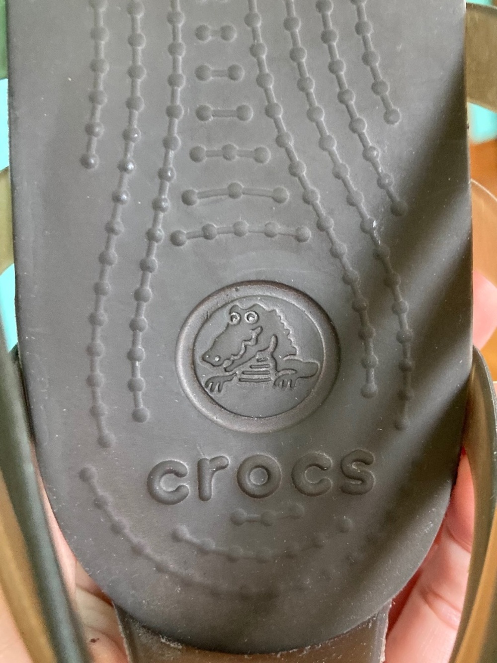 Women’s size 8 brown lattice Crocs sandals - Picture 3 of 5